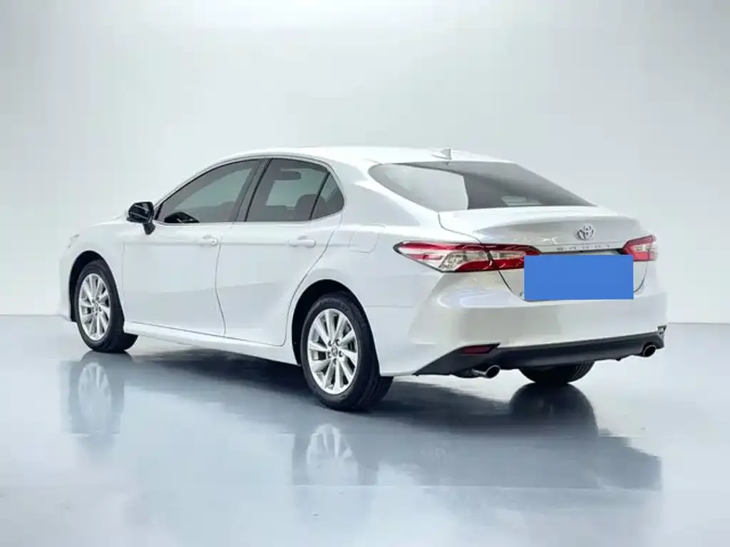 Toyota Camry — фото 4