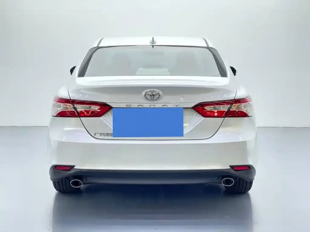 Toyota Camry — фото 5