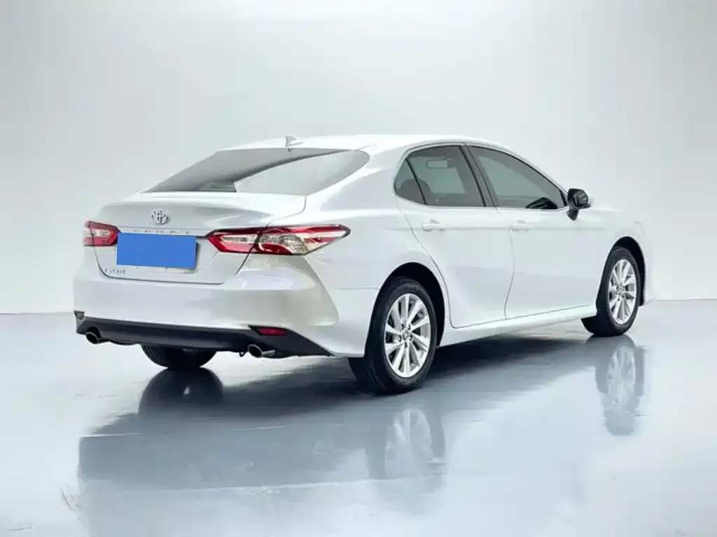 Toyota Camry — фото 6