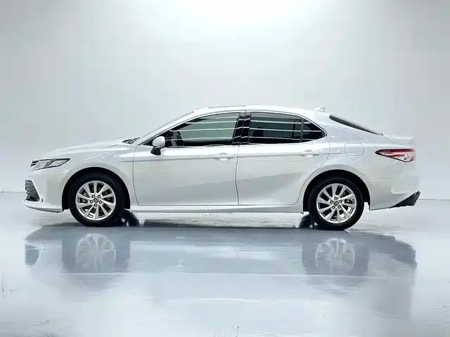 Toyota Camry — фото 8