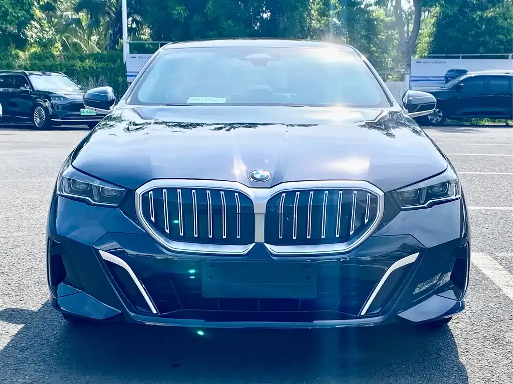 BMW 5 Series — фото 5