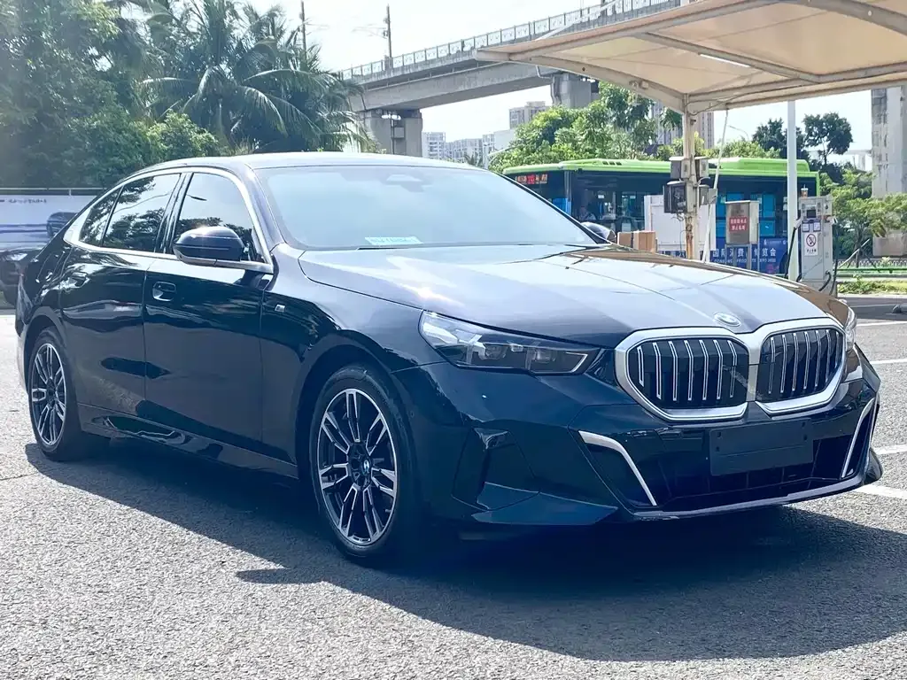 BMW 5 Series — фото 9