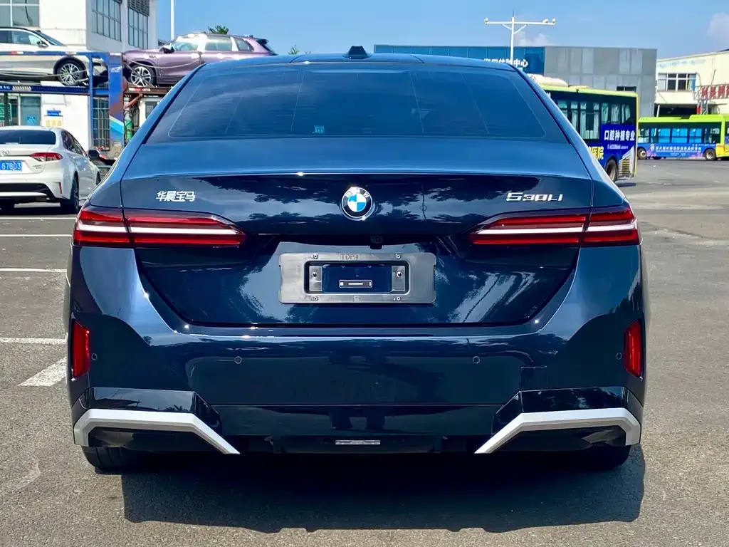 BMW 5 Series — фото 4