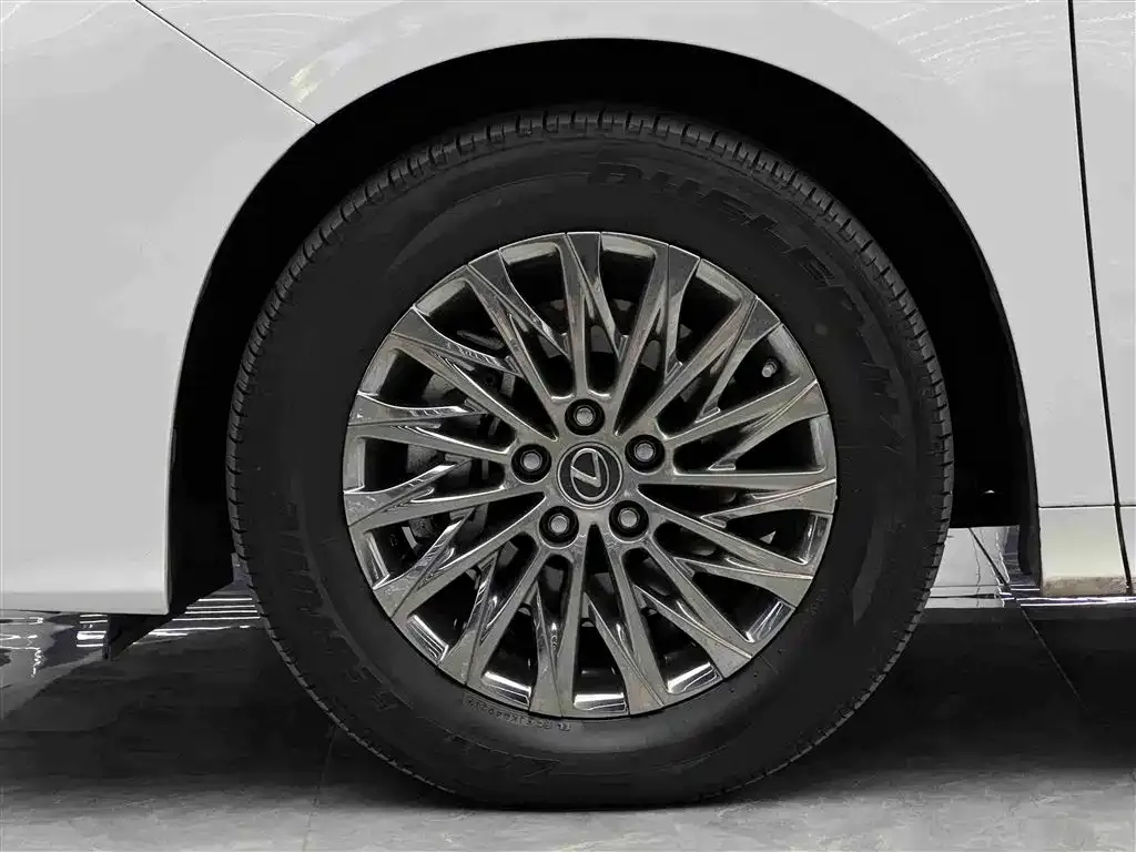 Lexus LM — фото 6
