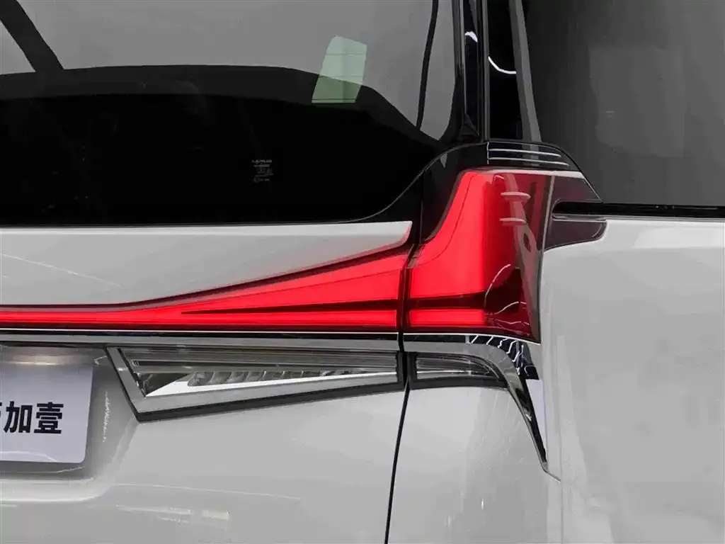 Lexus LM — фото 5