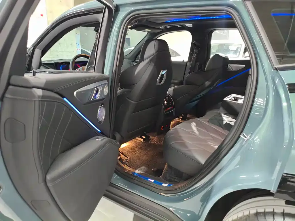 BMW XM 2025 из CN, фото 10