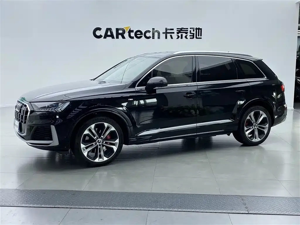 Audi Q7 — фото 1