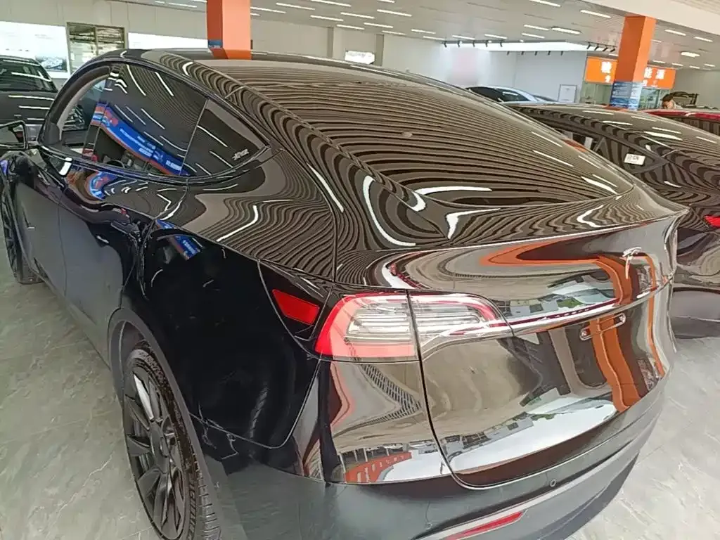 Tesla Model Y — фото 8