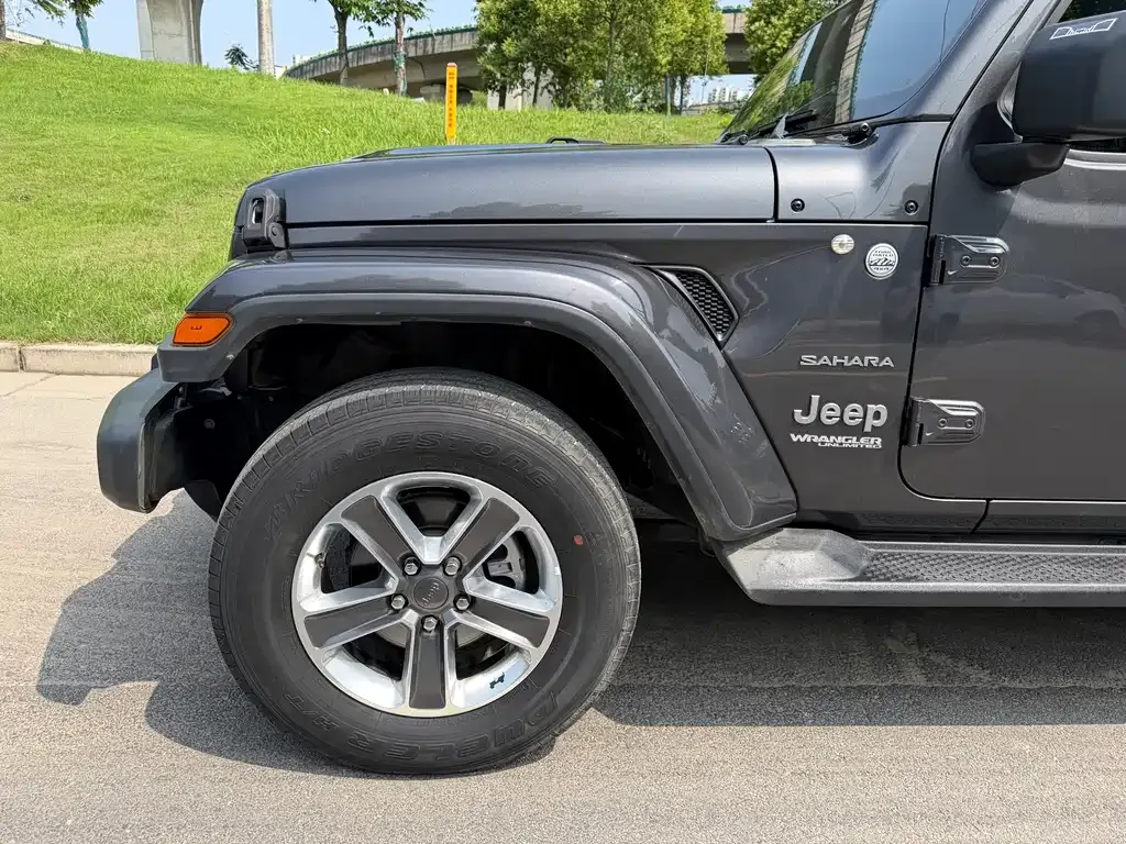 Jeep Wrangler — фото 10