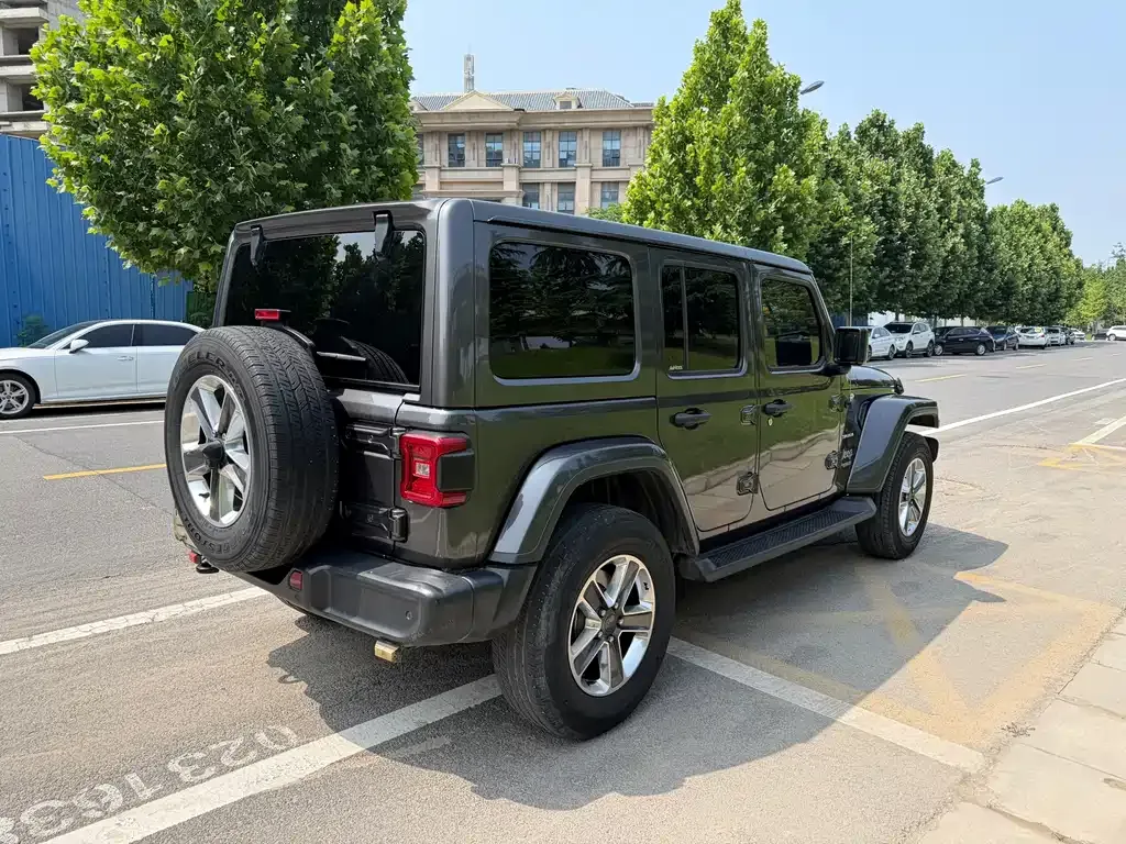 Jeep Wrangler — фото 8