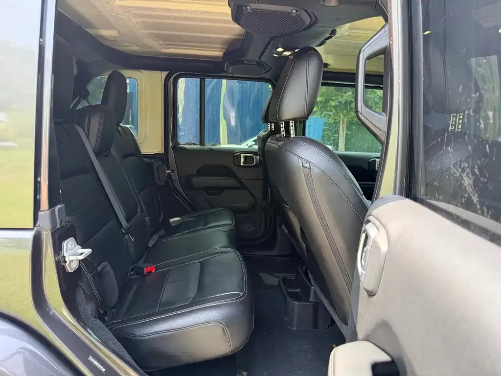 Jeep Wrangler — фото 6
