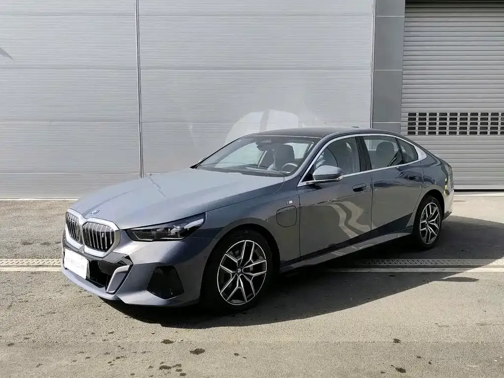 BMW i5