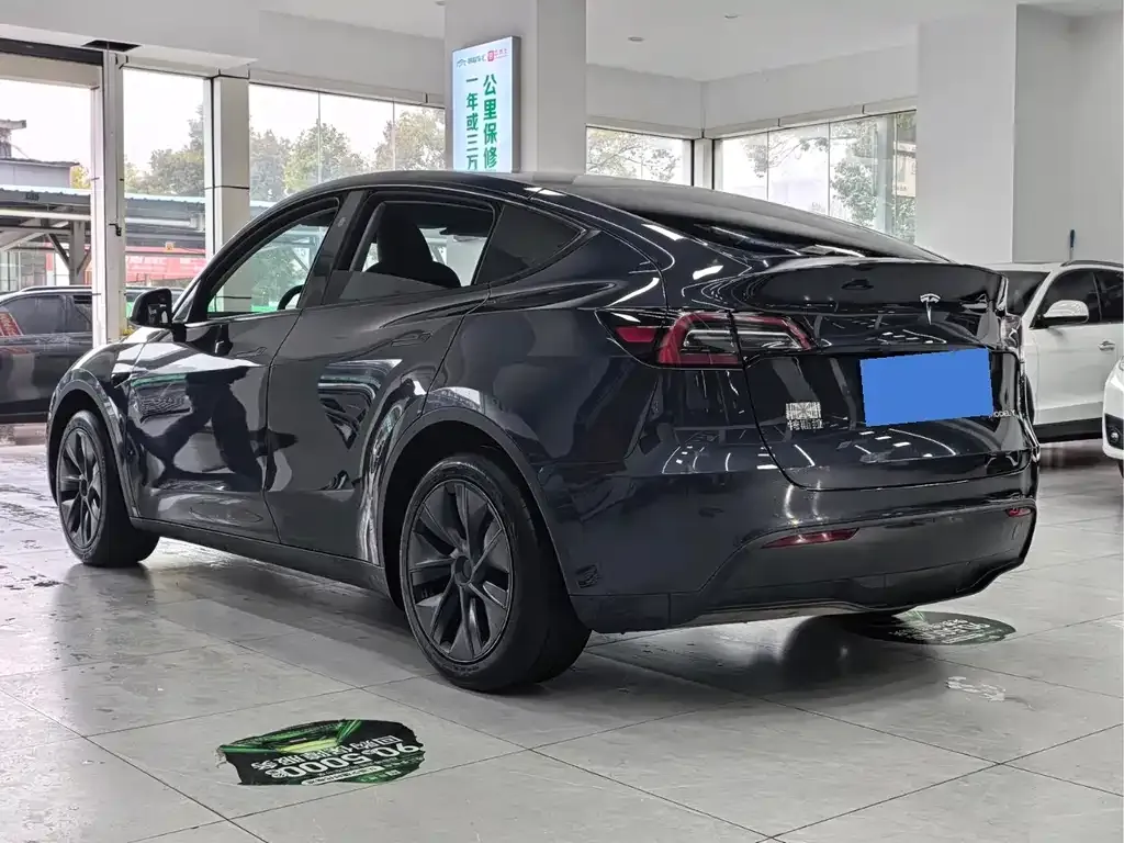 Tesla Model Y — фото 6