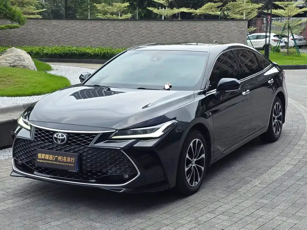 Toyota Avalon — фото 1