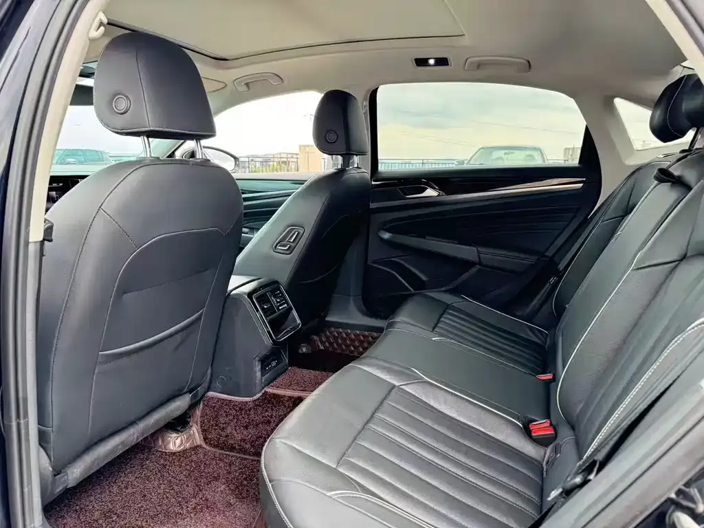 Volkswagen Passat — фото 6