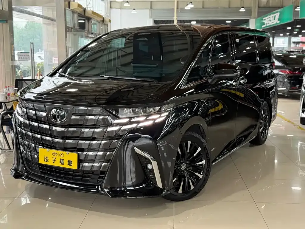 Toyota Alphard — фото 1