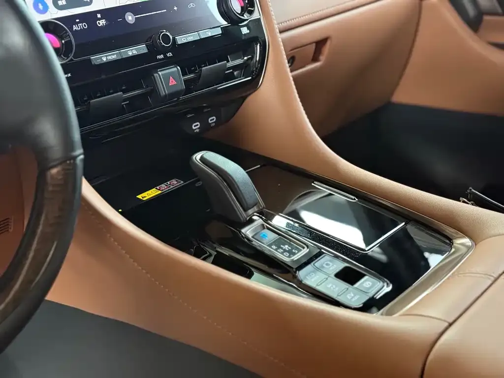 Toyota Alphard — фото 4