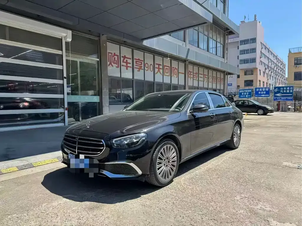 Mercedes-Benz E-Class — фото 1