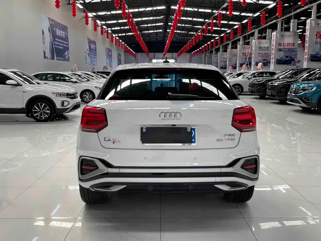 Audi Q2L — фото 5