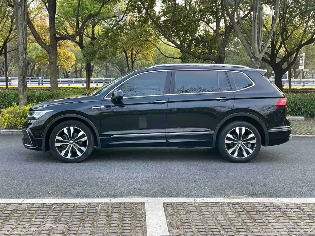 Volkswagen Tiguan L — фото 3