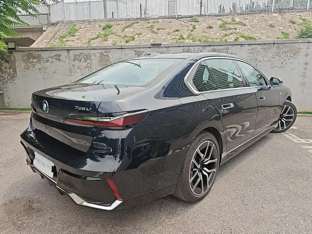 BMW 7 Series — фото 10