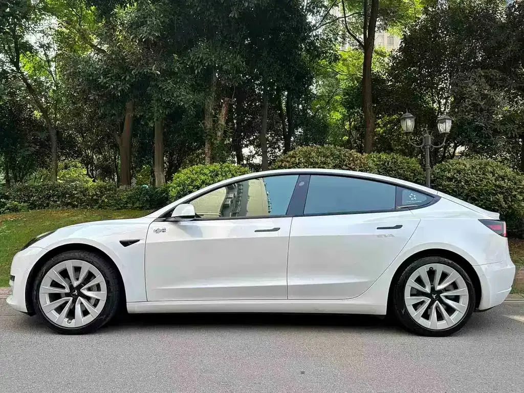 Tesla Model 3 — фото 7