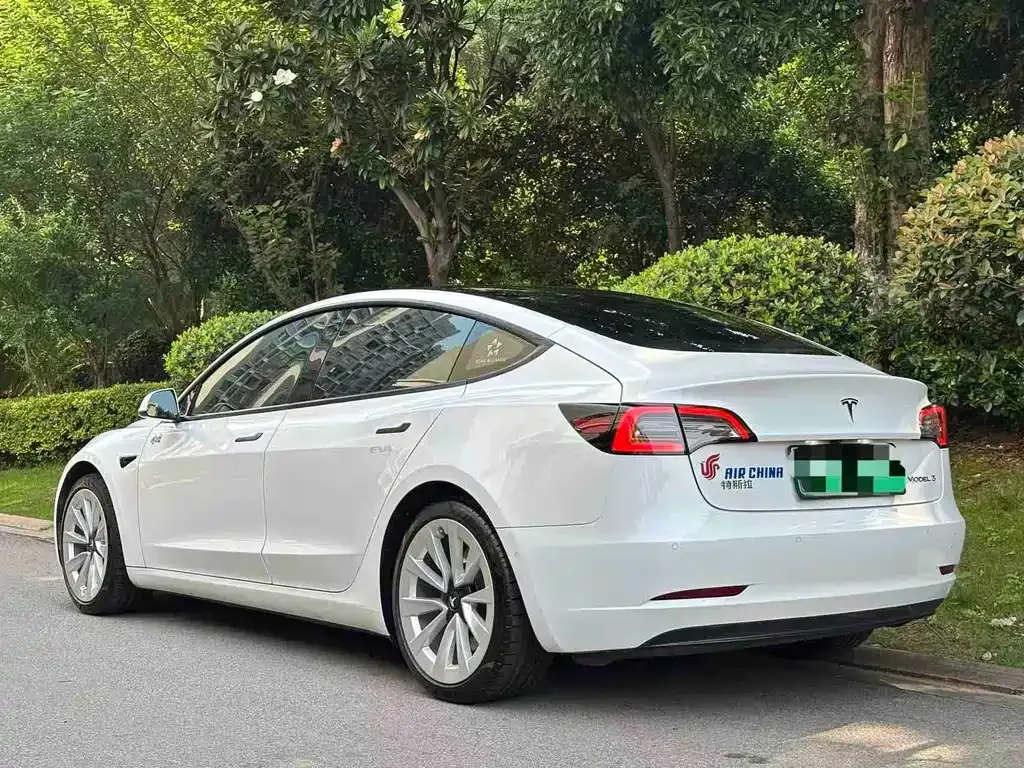 Tesla Model 3 — фото 9