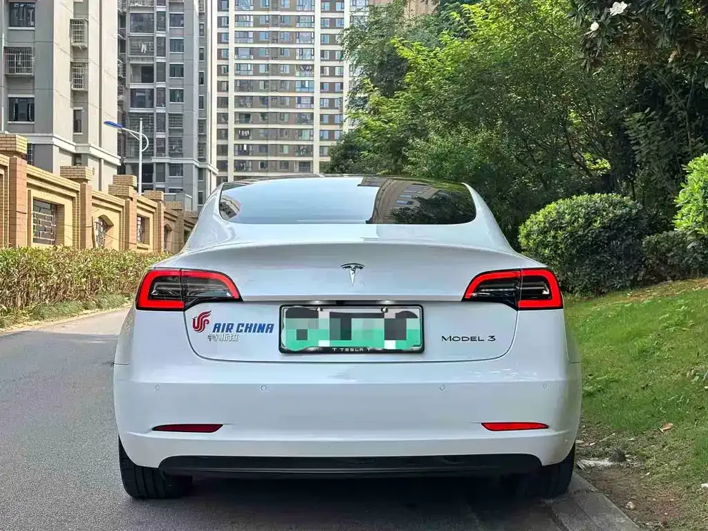 Tesla Model 3 — фото 8