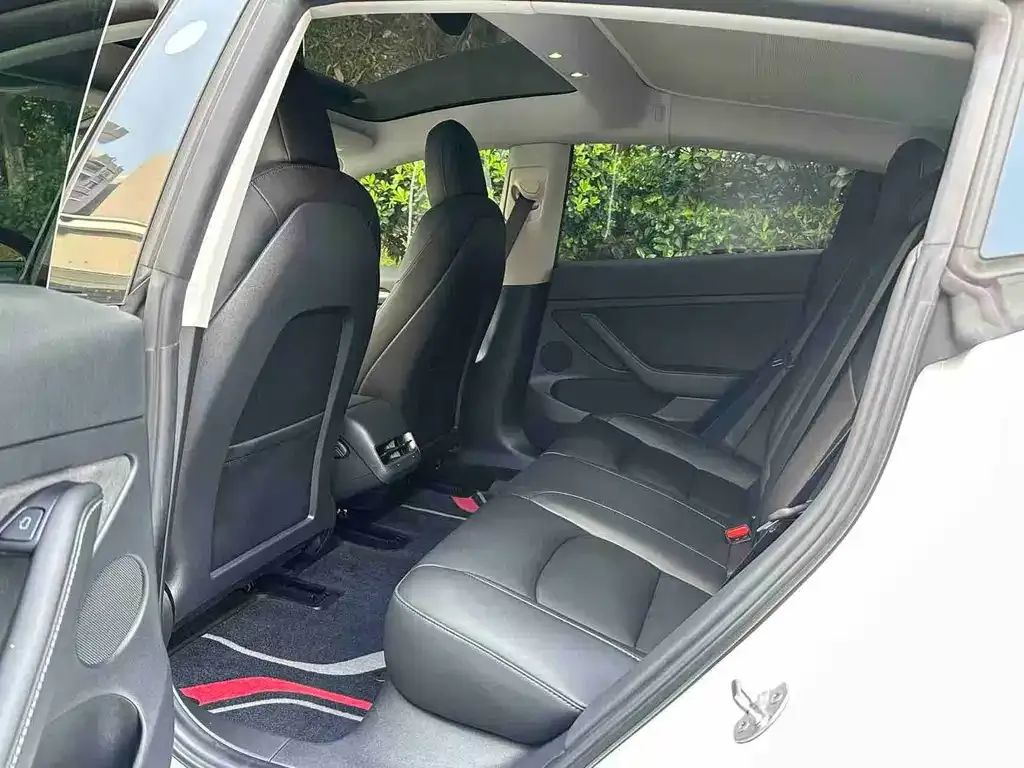 Tesla Model 3 — фото 2