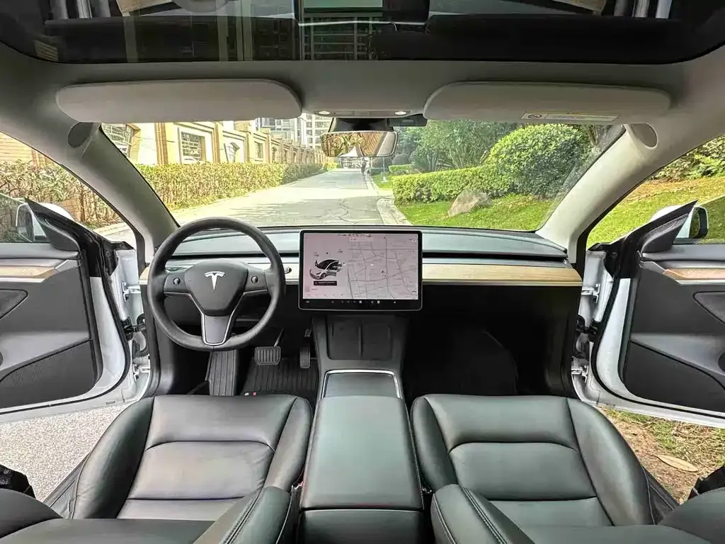 Tesla Model 3 — фото 3