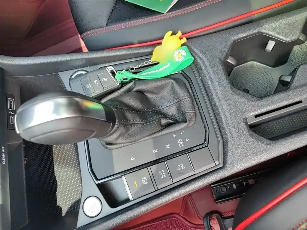 Volkswagen Lavida — фото 10