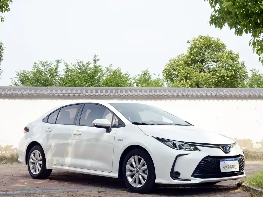 Toyota Corolla — фото 10