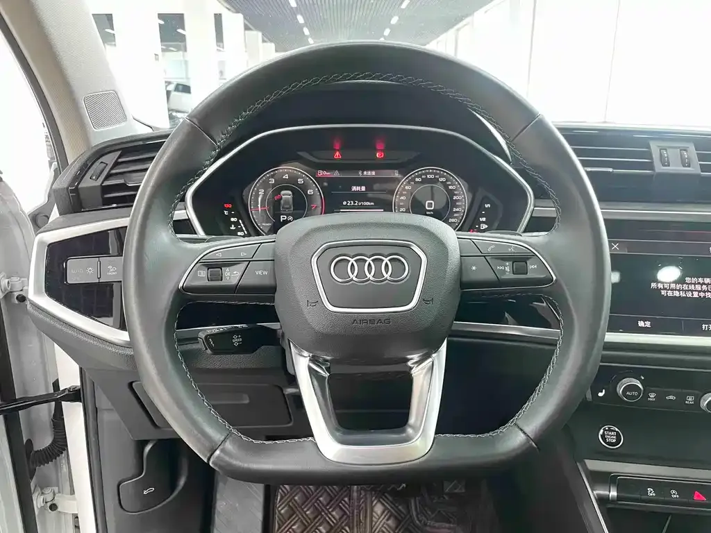 Audi Q3 — фото 6