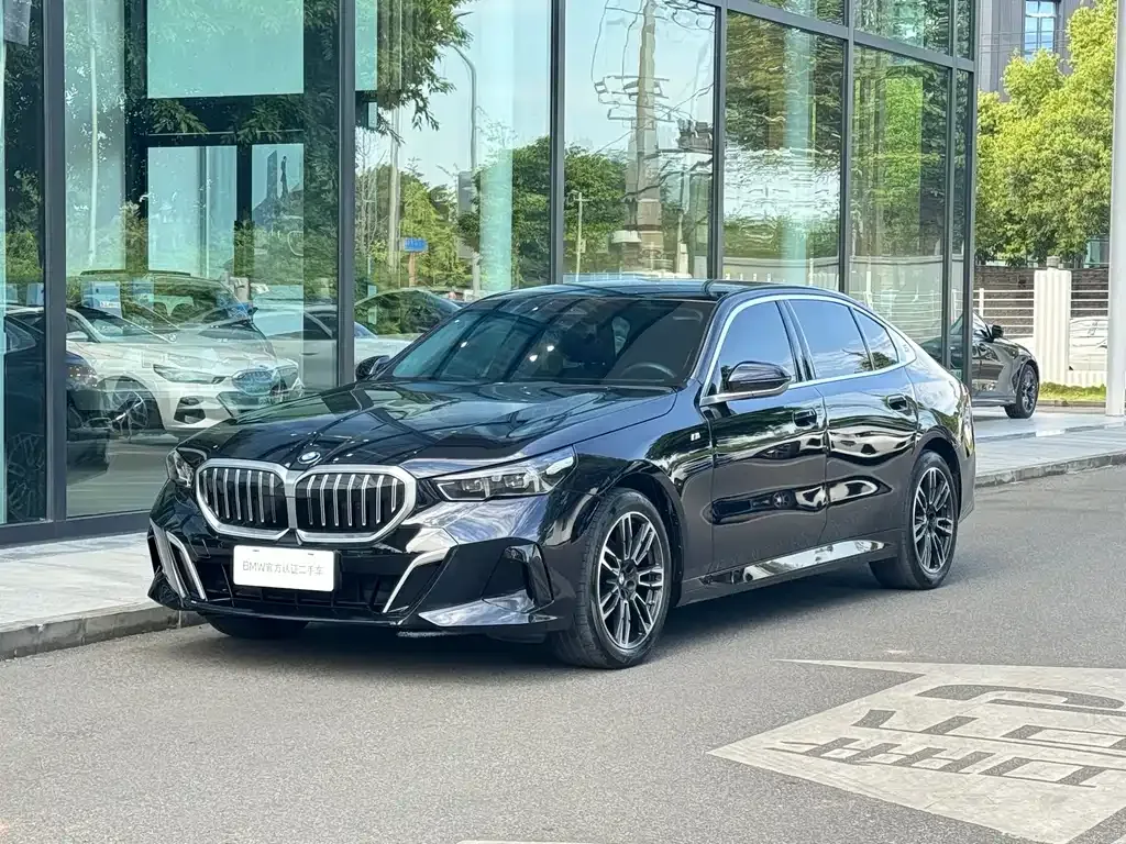 BMW 5 Series — фото 1