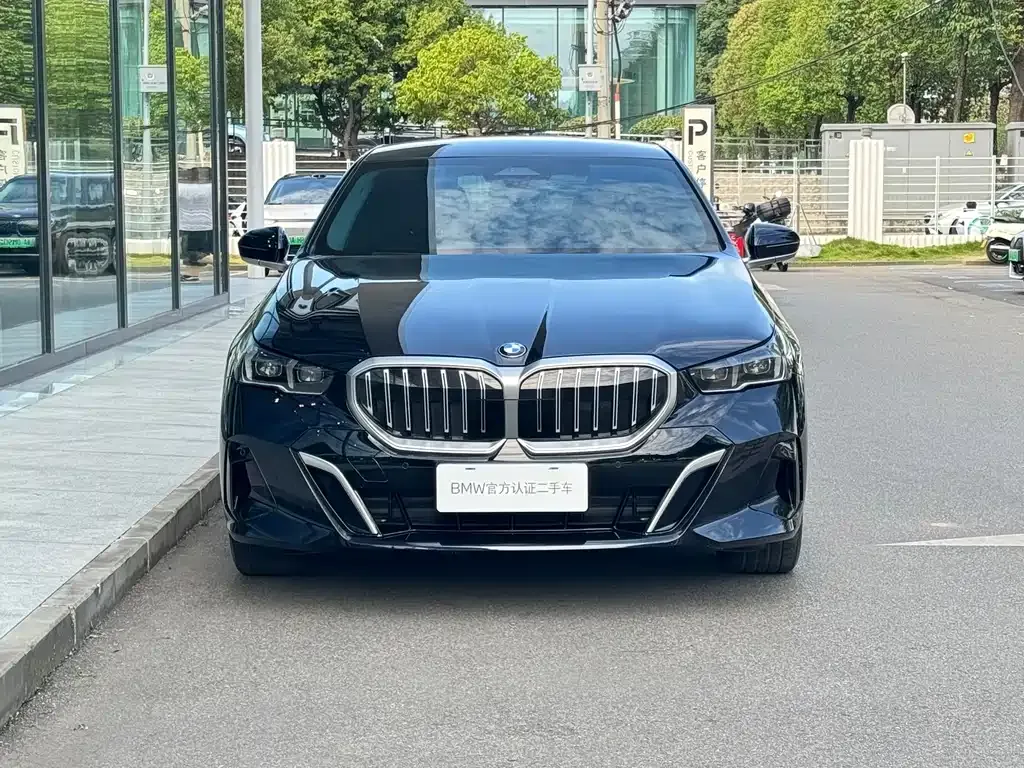 BMW 5 Series — фото 9