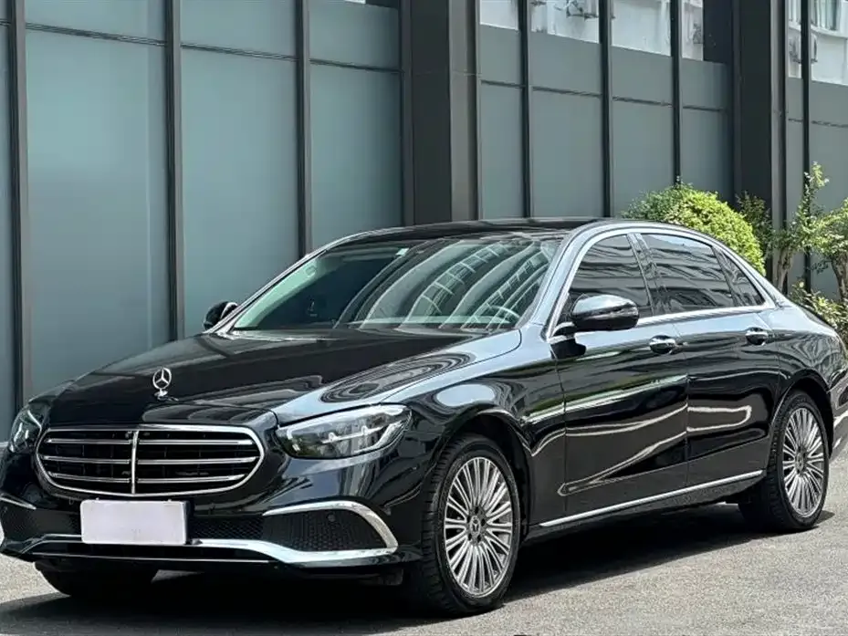 Mercedes-Benz E-Class — фото 1