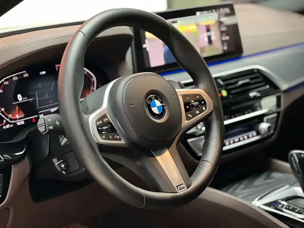 BMW 5 Series — фото 4