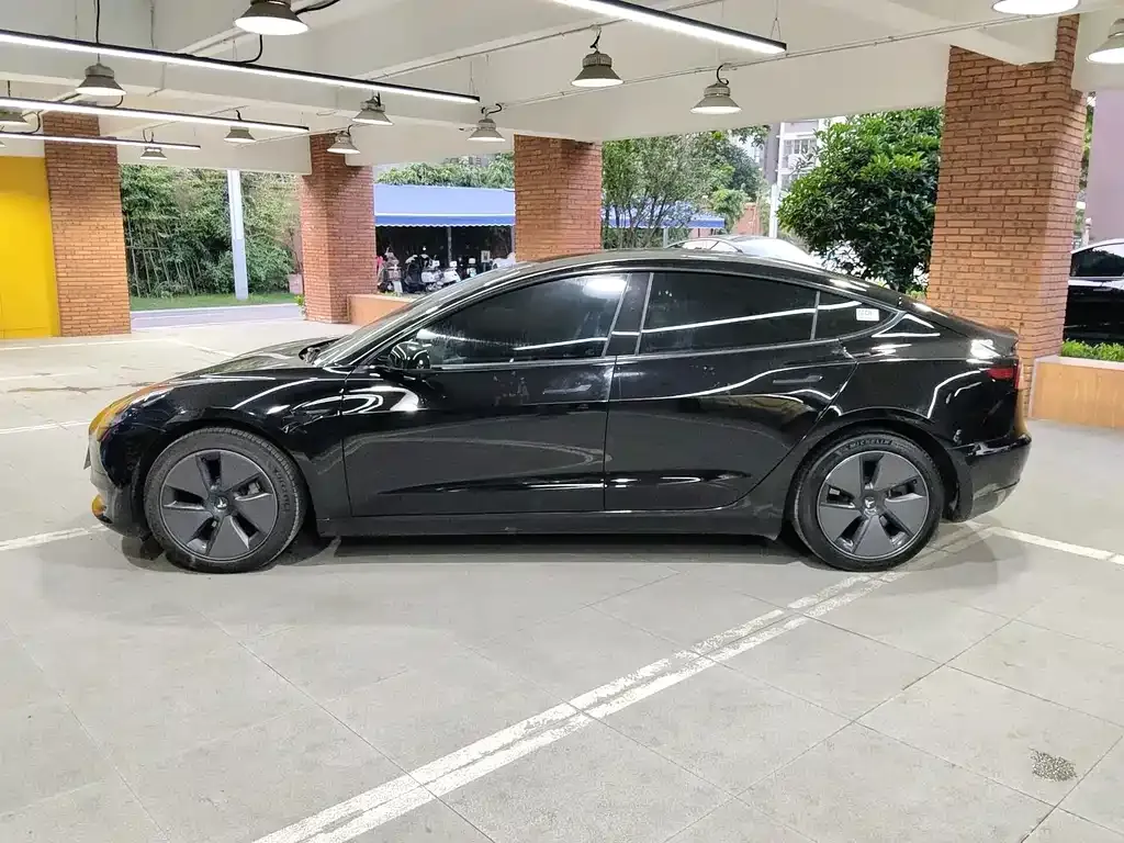 Tesla Model 3 — фото 9
