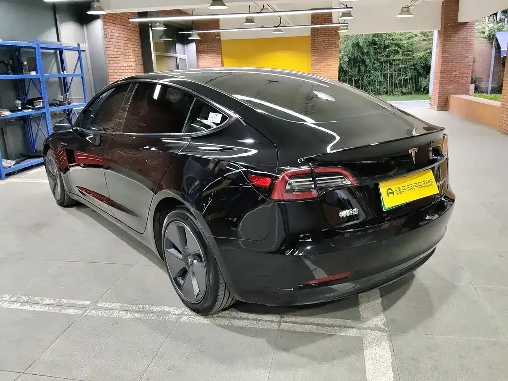 Tesla Model 3 — фото 5