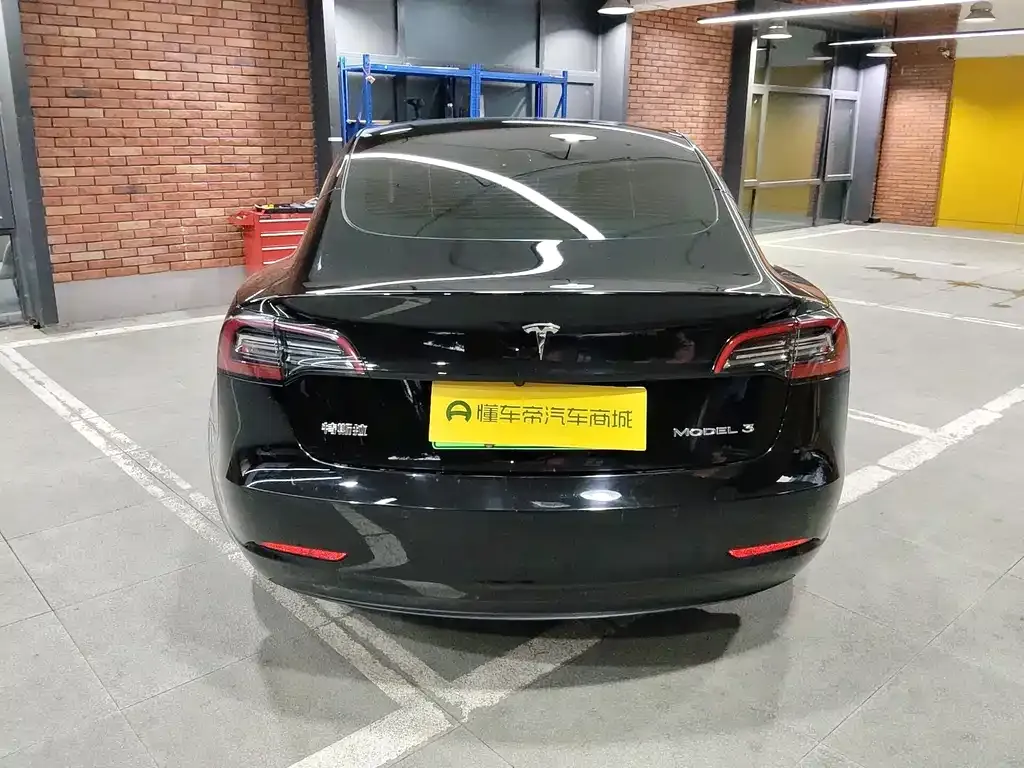 Tesla Model 3 — фото 4