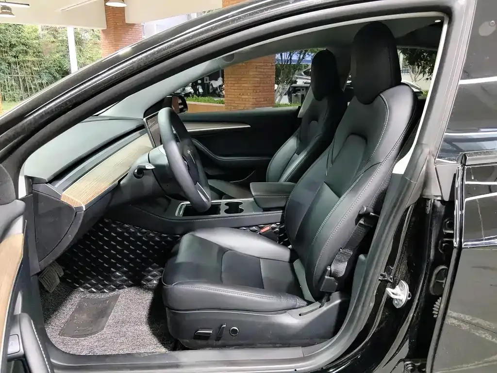 Tesla Model 3 — фото 10