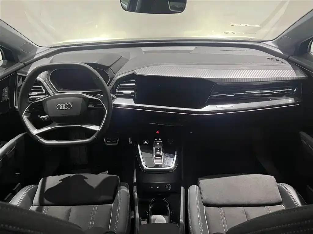 Audi Q4 e-tron — фото 4