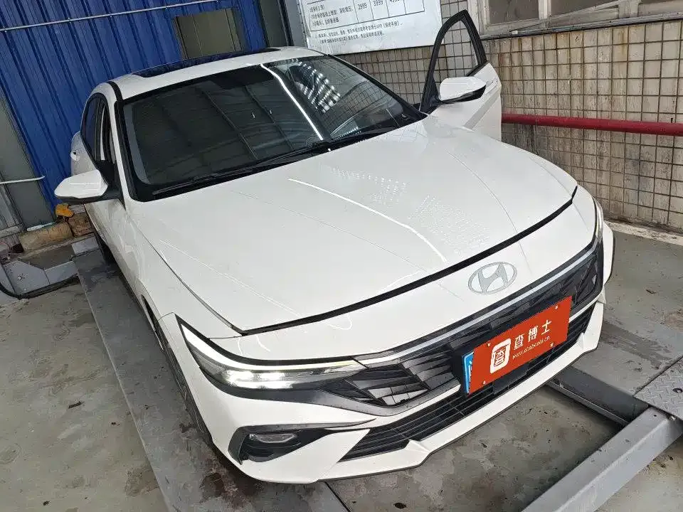 Hyundai Elantra — фото 5