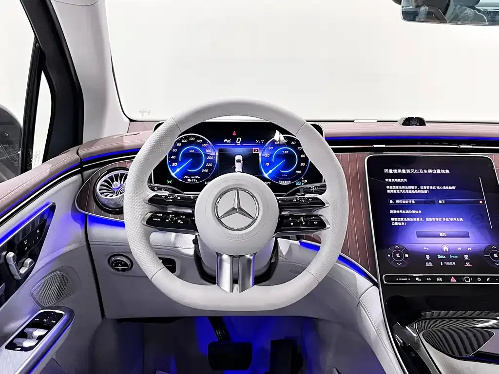 Mercedes-Benz EQE SUV — фото 6