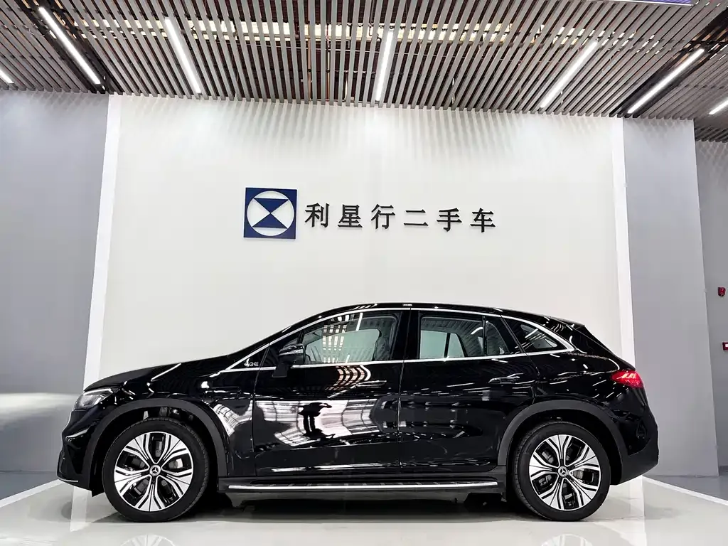 Mercedes-Benz EQE SUV — фото 10