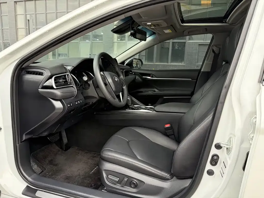 Toyota Camry 2023 из CN, фото 8