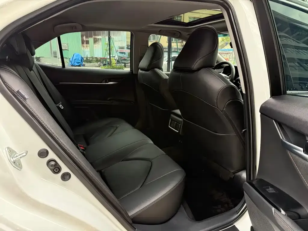 Toyota Camry 2023 из CN, фото 2