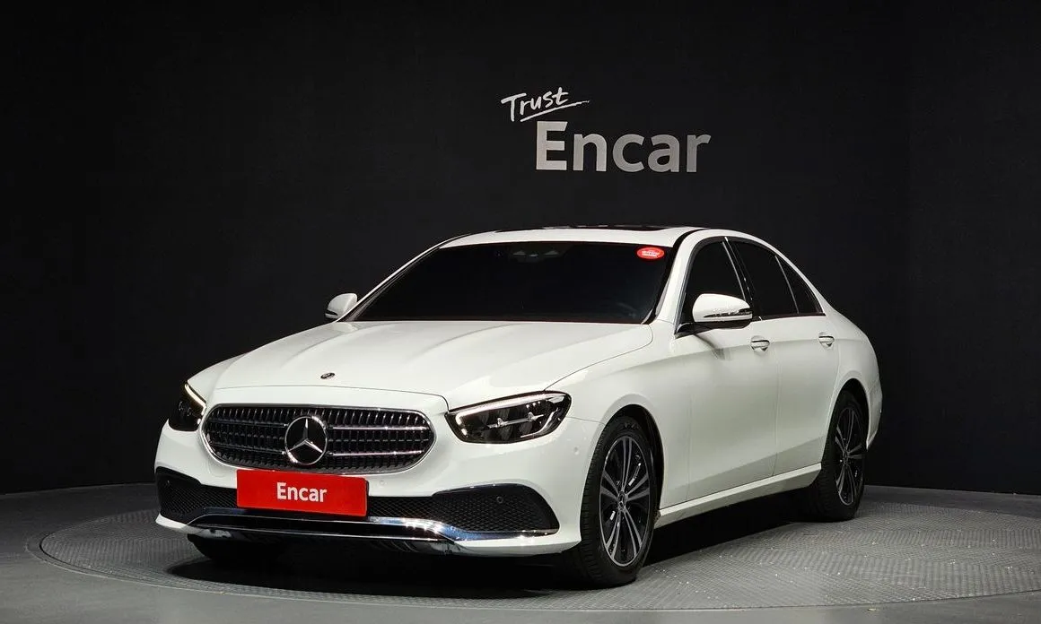 Mercedes-Benz E-Class — фото 1