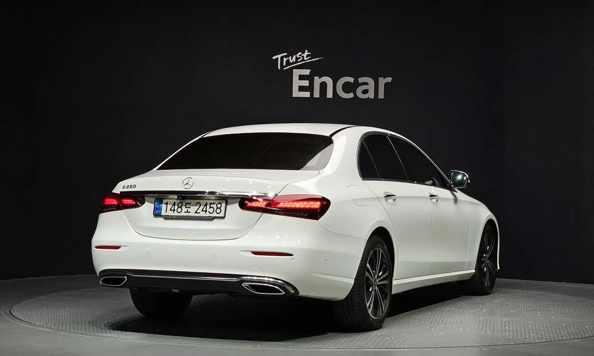 Mercedes-Benz E-Class — фото 3