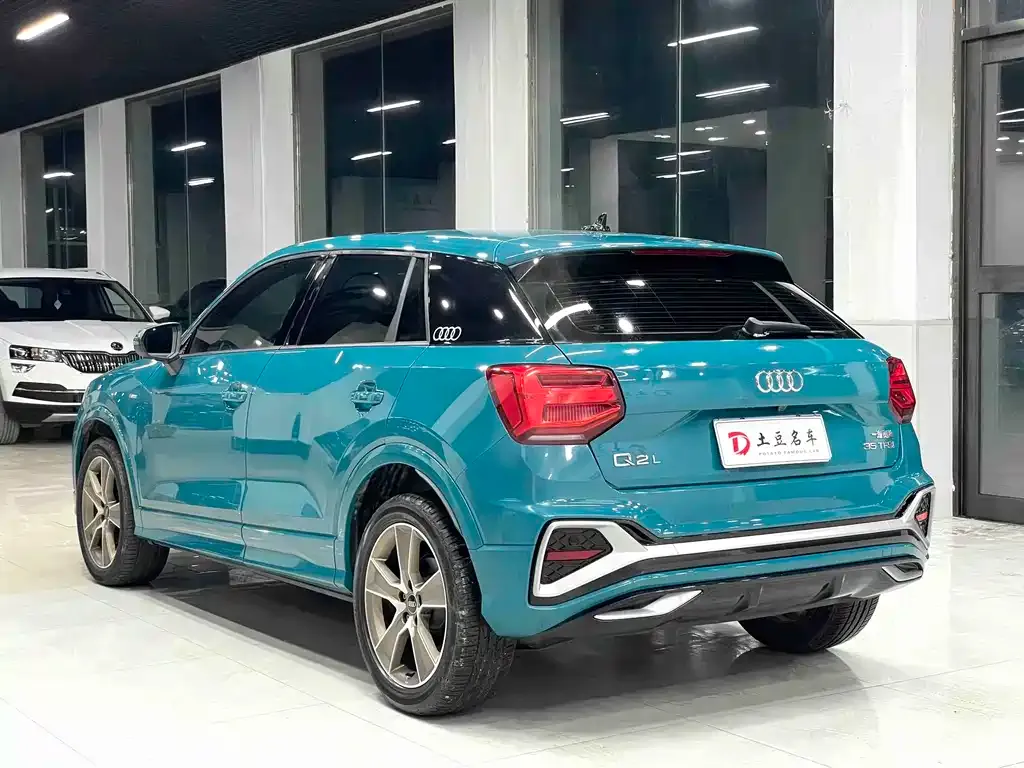 Audi Q2L — фото 8